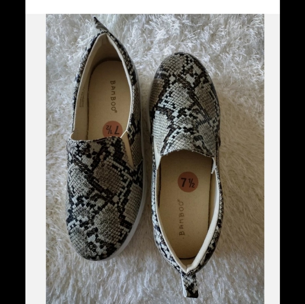 BAMBOO Women's Snake Print Chic Comfort Shoe SIZE 7.5